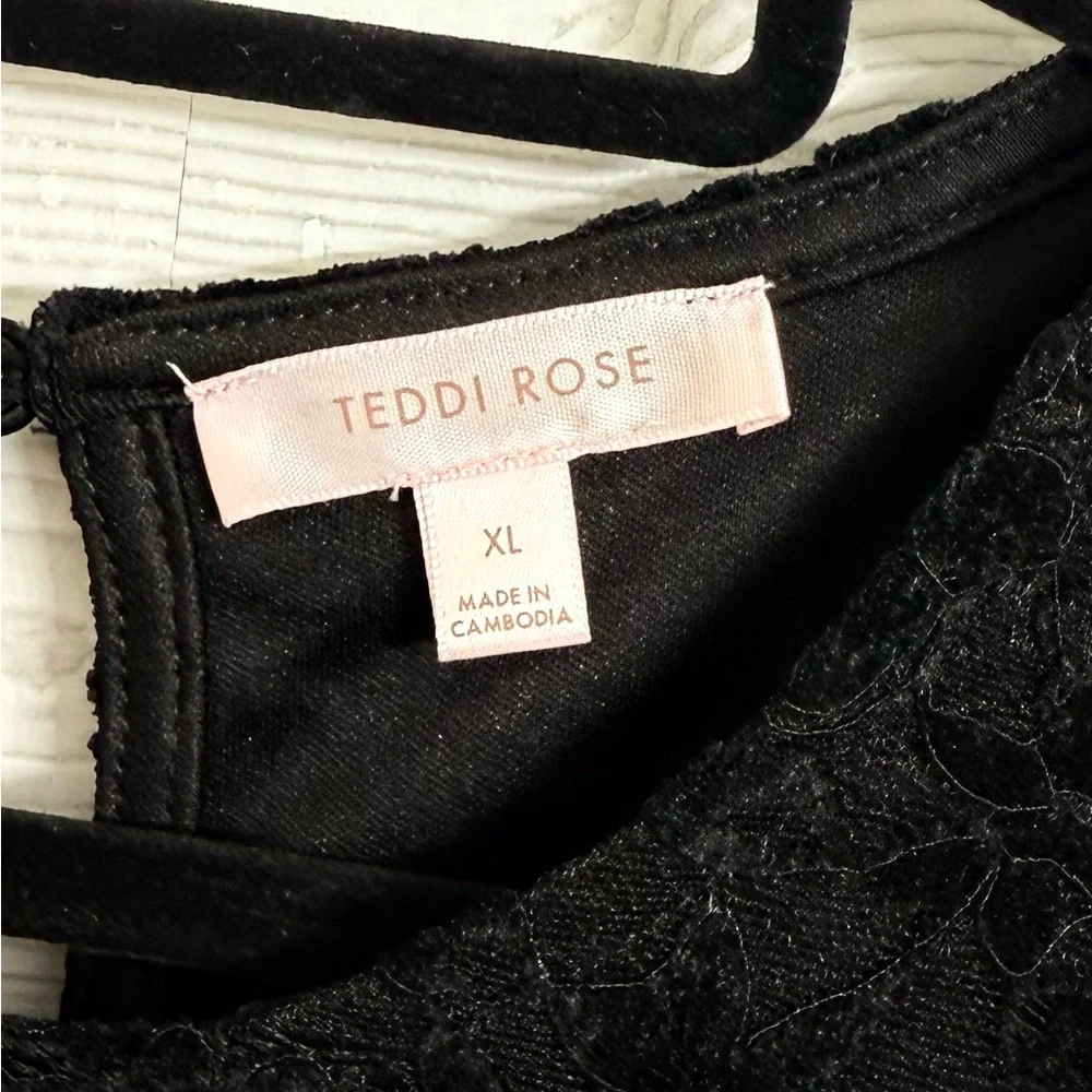 Teddy Rose Women’s Black Velour Lace Short Sleeve Top. Size XL - Picture 6 of 7